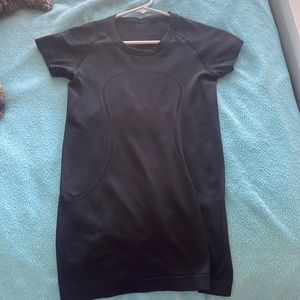 Black lululemon short sleeve size 4